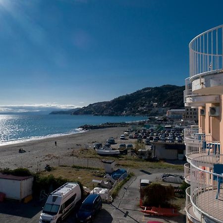 Hotel Sirenella Mele Exterior photo